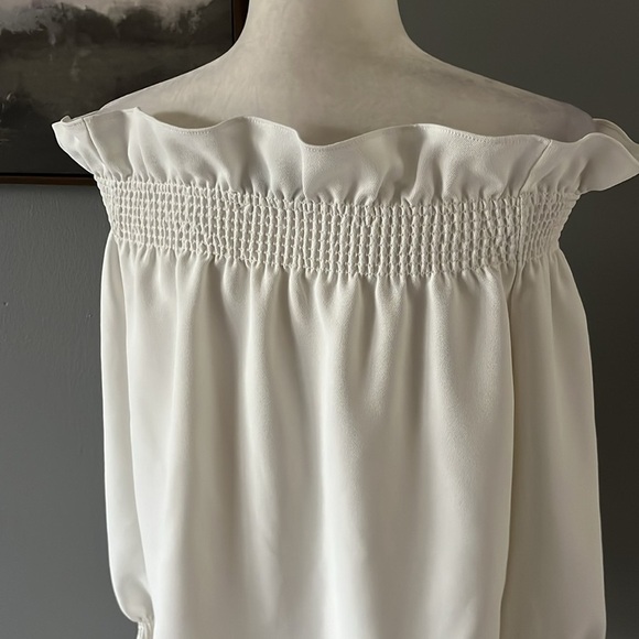 Tuckernuck Avon Lane White Off the Shoulder Marguerite Blouse - Picture 8 of 12